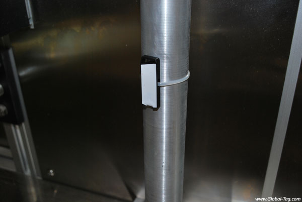 MICROTY – Petit tag RFID UHF pour métal avec aimant