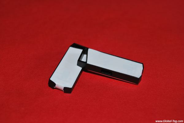 Petit tag RFID UHF pour métal avec aimant