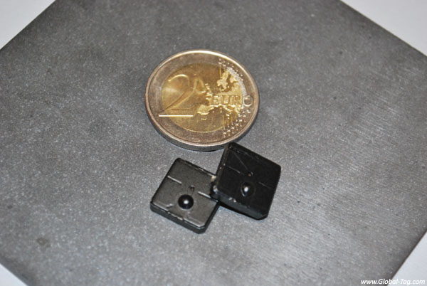 RFID tag for metal
