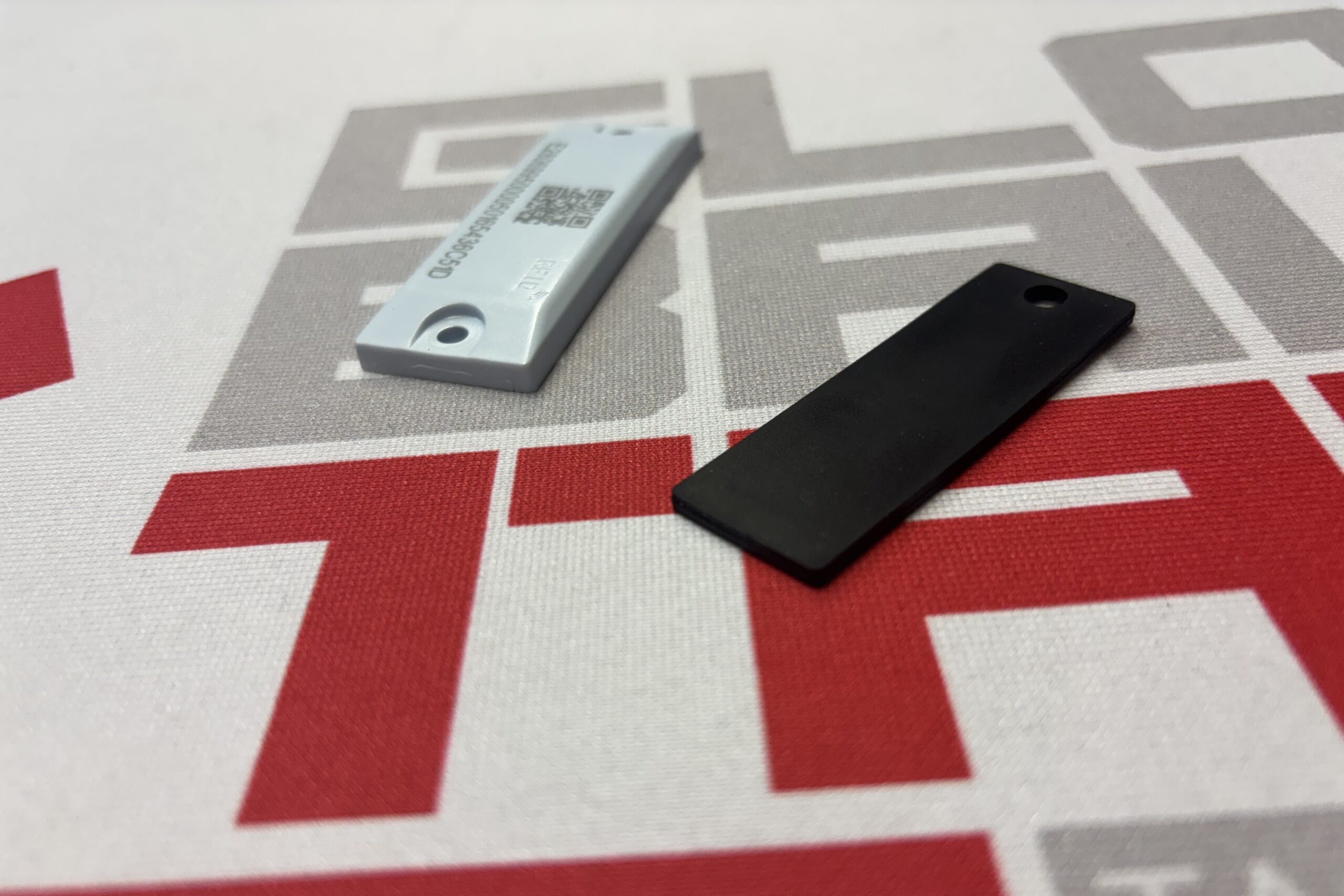 Mini Raptory and Mini Patchy RFID tags for metal surfaces
